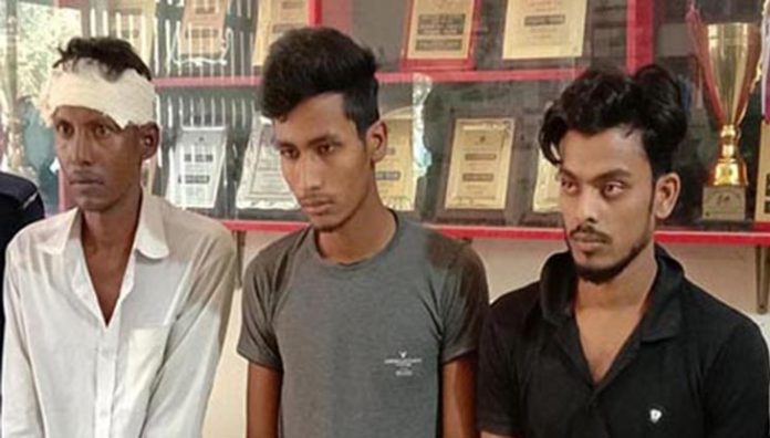 মাদরাসাছাত্রীকে অপহরণের পর হত্যা : ৩ আসামি গ্রেপ্তার মাদরাসাছাত্রীকে অপহরণের পর হত্যা : ৩ আসামি গ্রেপ্তার