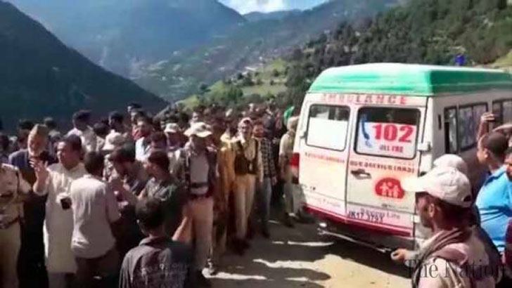 কাশ্মীরে যাত্রীবাহী বাস নিয়ন্ত্রণ হারিয়ে খাদে, নিহত ১৬ কাশ্মীরে যাত্রীবাহী বাস নিয়ন্ত্রণ হারিয়ে খাদে, নিহত ১৬