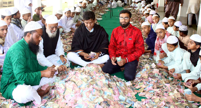 তিনমাসে মসজিদের দানবাক্সে জমা হলো দেড় কোটি টাকা! তিনমাসে মসজিদের দানবাক্সে জমা হলো দেড় কোটি টাকা!