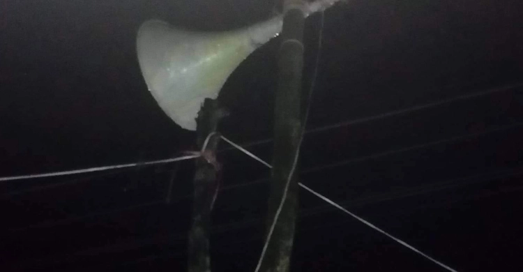 ধেয়ে আসছে ঘূর্ণিঝড় ‘বুলবুল’ : পটুয়াখালীর মসজিদে মসজিদে সতর্কতামূলক এলান ধেয়ে আসছে ঘূর্ণিঝড় ‘বুলবুল’ : পটুয়াখালীর মসজিদে মসজিদে সতর্কতামূলক এলান